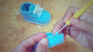 طريقة عمل حذاء كروشيه / how to crochet baby booties