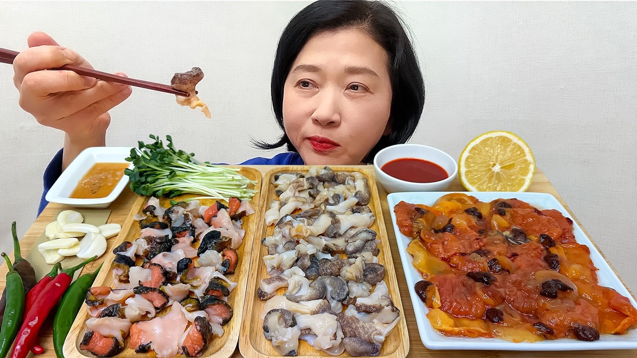 Шоу поедания сырых морепродуктов (морская раковина, морской асцидия)