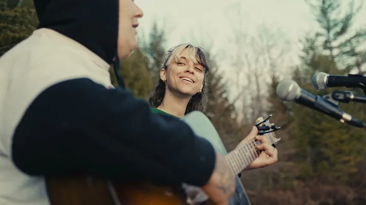 Safia Nolin & Pomme at Lac de l'Aqueduc for hinter...