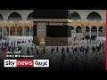 وسط إجراءات وقائية مشددة حجاج بيت الله الحرام يتوافدون إلى مكة المكرم