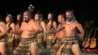 الهاكا هي الرقصة التقليدية للماوريين سكان نيوزيلندا