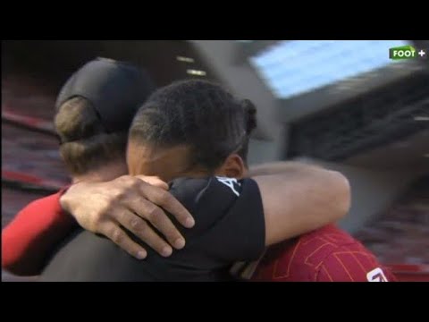 🥺❤️ Jurgen Klopp and Virgil van Dijk in an emotional embrace after the final whistle