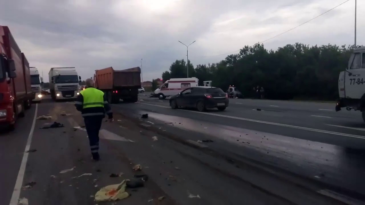 Приора врезалась в заправку