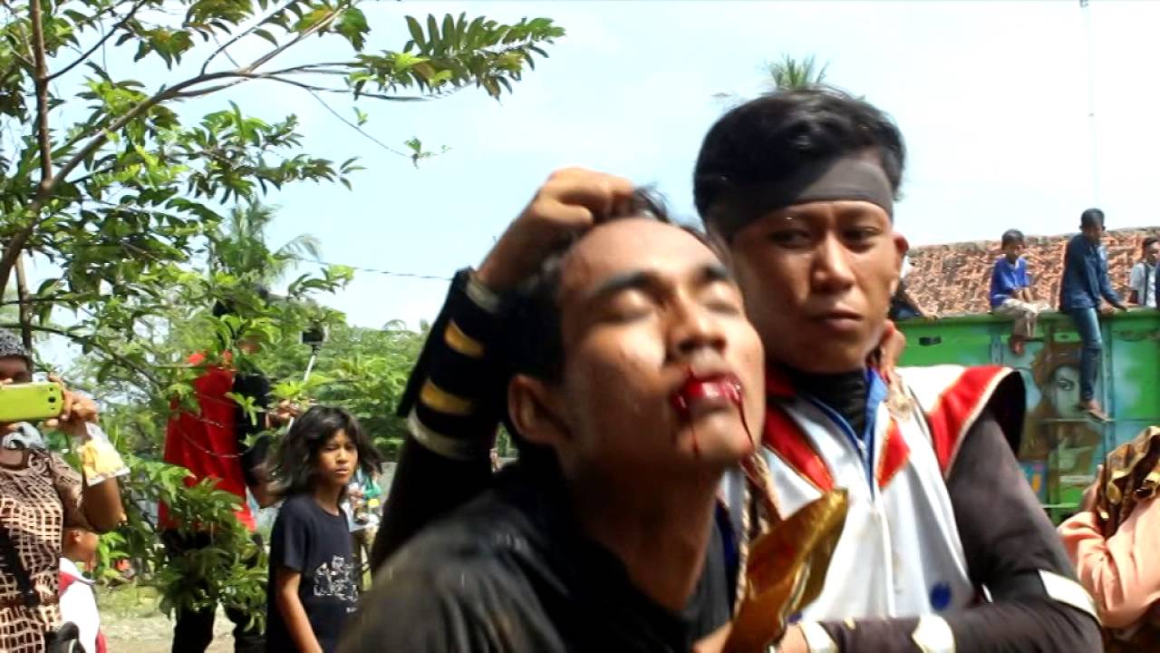 Atraksi dan sulap Putri Nyai Sariti