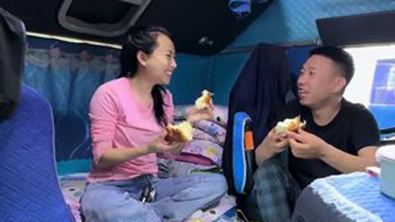 我和刘宝的卡车生活，郑州趴窝了，这一天让刘宝蒸腾的，没货就蒸腾，感谢大家支持！#三农 #夫妻日常 #感谢抖音我要上热门 #记录真实生活 #记录卡车生活 @抖音小助手