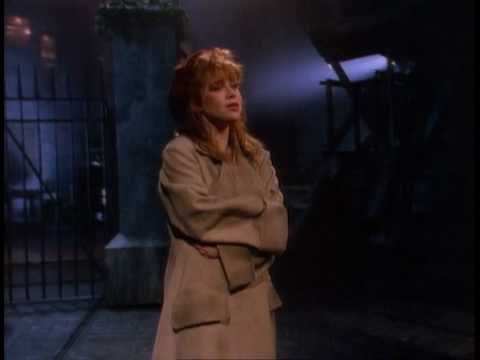 YouTubeでLes Miserables On My Own by Linzi Hateleyを視聴