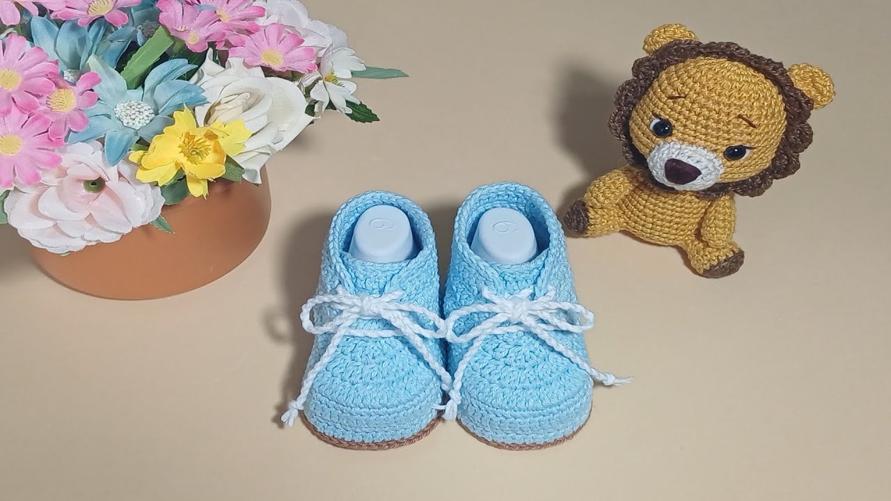 FOFURA PURA! LINDA BOTINHA DE CROCHE - 0 a 3 meses - solinha de 9 cm com 66 pontos.
