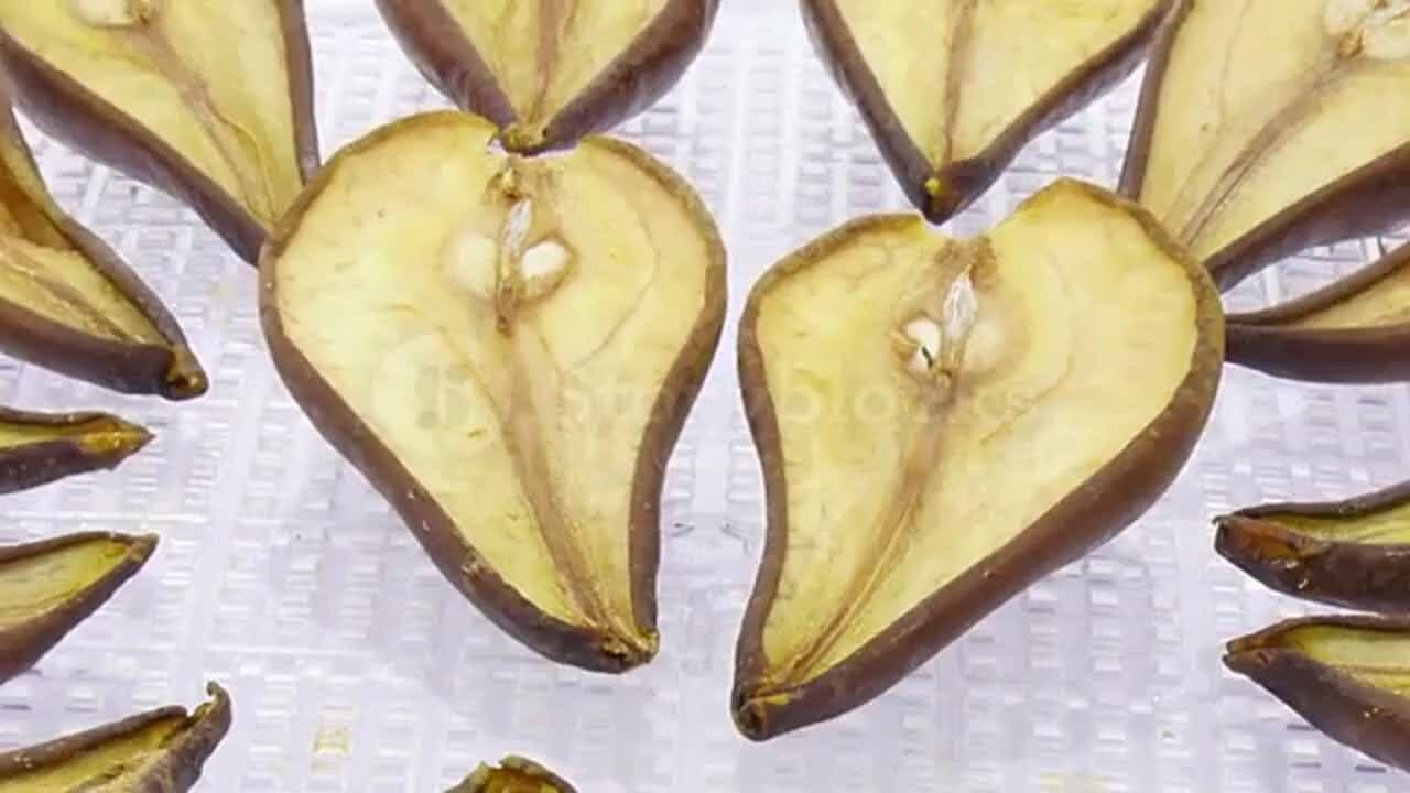 timelapseofdryingdehydratingpearfruitslicesonwhitebackground