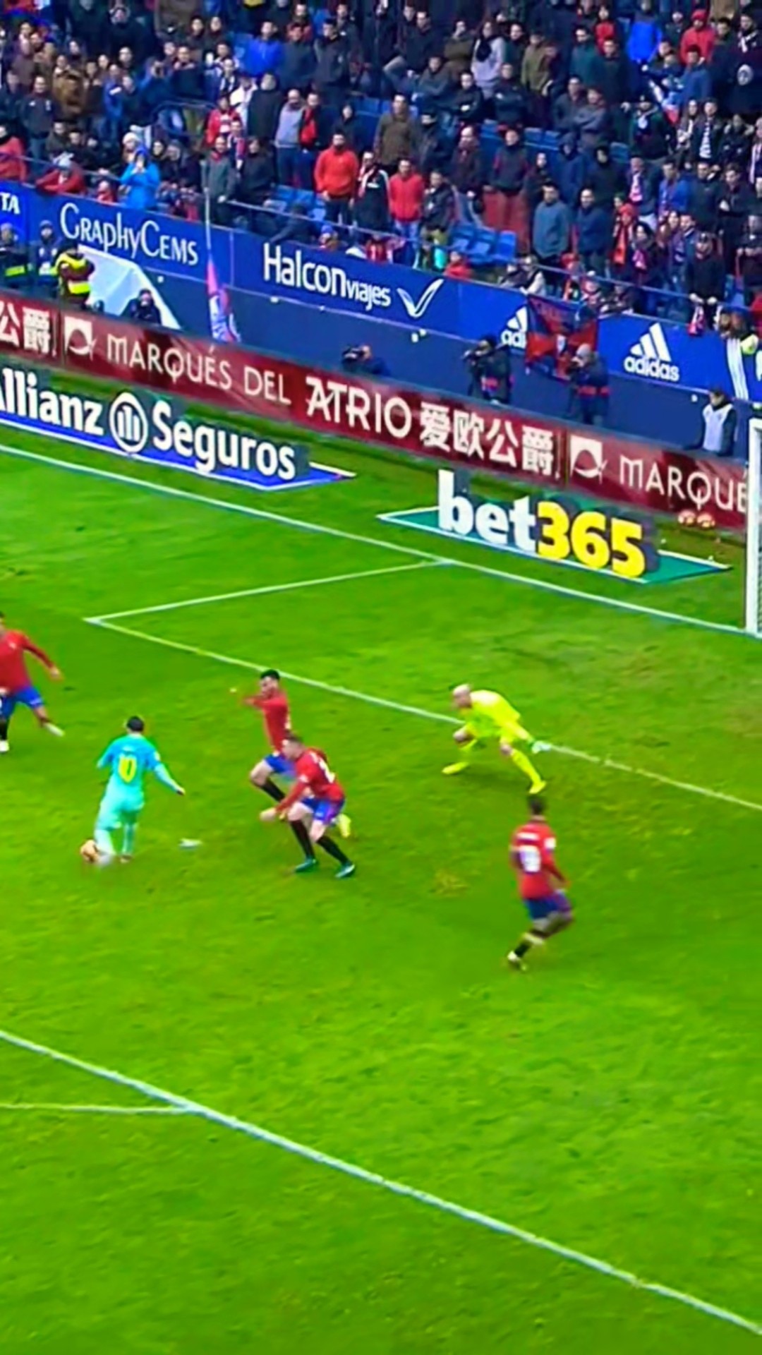 MESSI made things look SO EASY ???