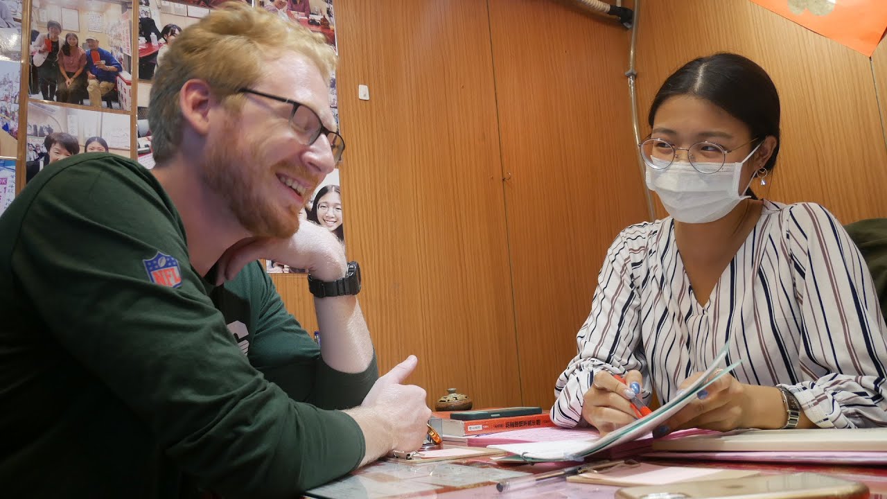 Meeting a Traditional Chinese Fortune Teller - YouTube