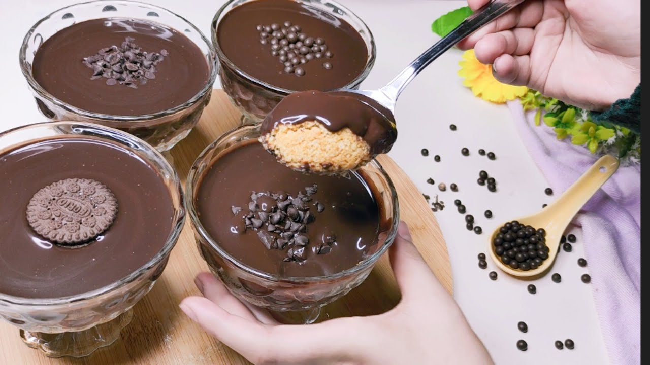 عندك معلقه كاكاو ومعلقه نشا تعالى نعمل اتشيز كيك الشكولاته  ثلاث طبقات بدون فرن اوبيض اوكريمه خطير 😋