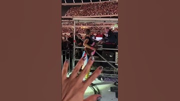 Thumbnail of Dakota Johnson enjoying her fiancé Chris Martin's show, from the band Coldplay. How cute!❤️