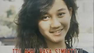 Nike Ardilla   Cinta Pertama    YouTube