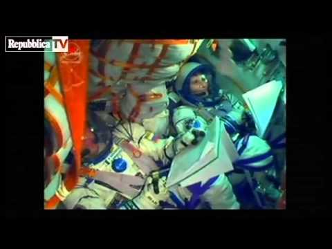 Spettacolare lancio della Soyuz Samantha nello spazio