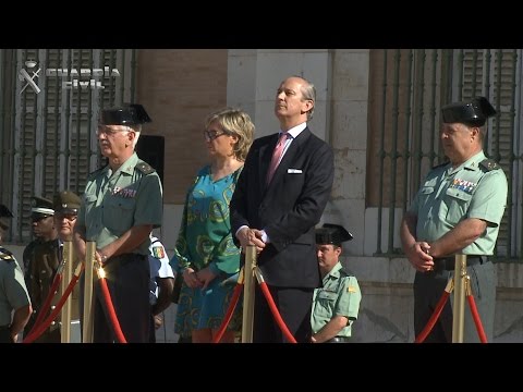 El Director General preside el acto de despedida de la bandera de los Oficiales en Aranjuez - 동영상