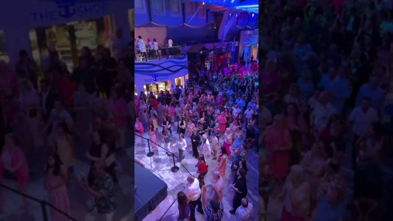 🪩 LIVE! Are You Ready for the 70’s Party? 💃🏽 | Symphony of the Seas 🚢