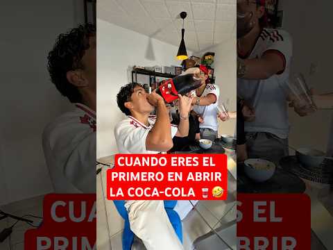 CUANDO ERES EL PRIMERO EN ABRIR LA COCA-COLA 🥤🤣 #humor #comedia #lospqliares #shorts thumbnail