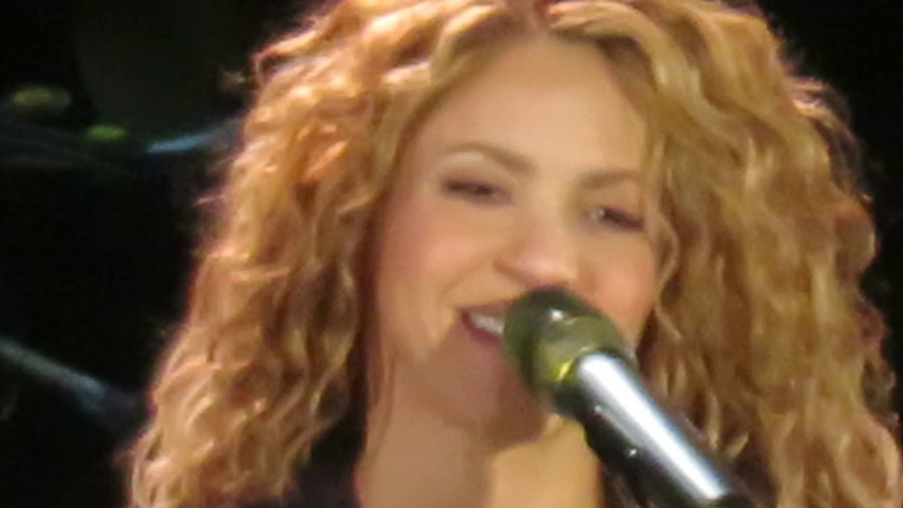 Shakira - Inevitable (Santiago-Chile 2018) - YouTube
