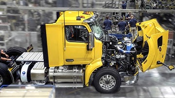 Inside US Peterbilt Truck Factory: Producing American Long-Haul Trucks + PACCAR Engine Manufacturing