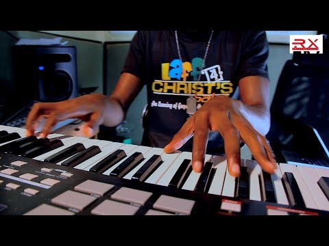 WO D J MAKOBI STUDIO FREESTYLE