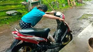 Download Lagu Cewek semok asli orang kampung mantul MP3