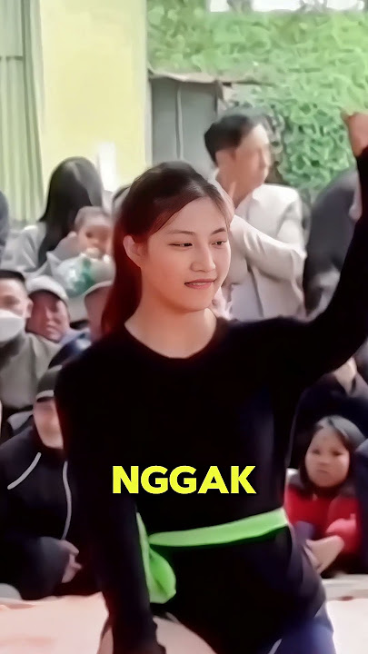 Festival Gulat Vietnam: Pria Amatir Menantang Pegulat Wanita Profesional! #Shorts #Gulat #Vietnam