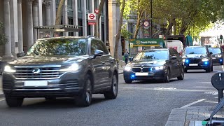 Convoy of 5 unmarked vehicles using emergency lights, sirens and bullhorn through London