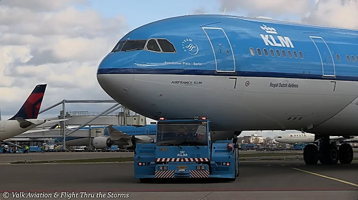 Tugdriver Adrie @ Pushback last flight Cpt Peter d...