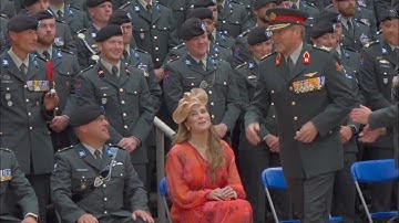 Koning wordt weggestuurd: Prinses Amalia alleen met haar huzaren!