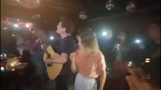 Tom Speight & Lydia Clowes @ Manouche (Rio) 21/oct/23 pt3: Heartshaker (at the audience)