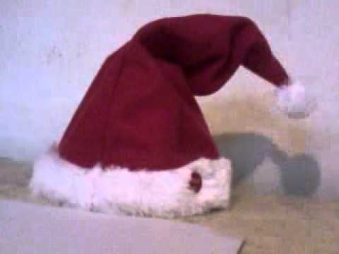 Ce bonnet de Noël chante et danse !