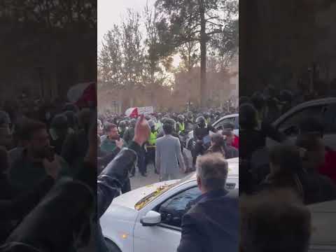 درگیری مأموران حکومتی با شرکت کنندگان در مراسم خسرو علیکردی