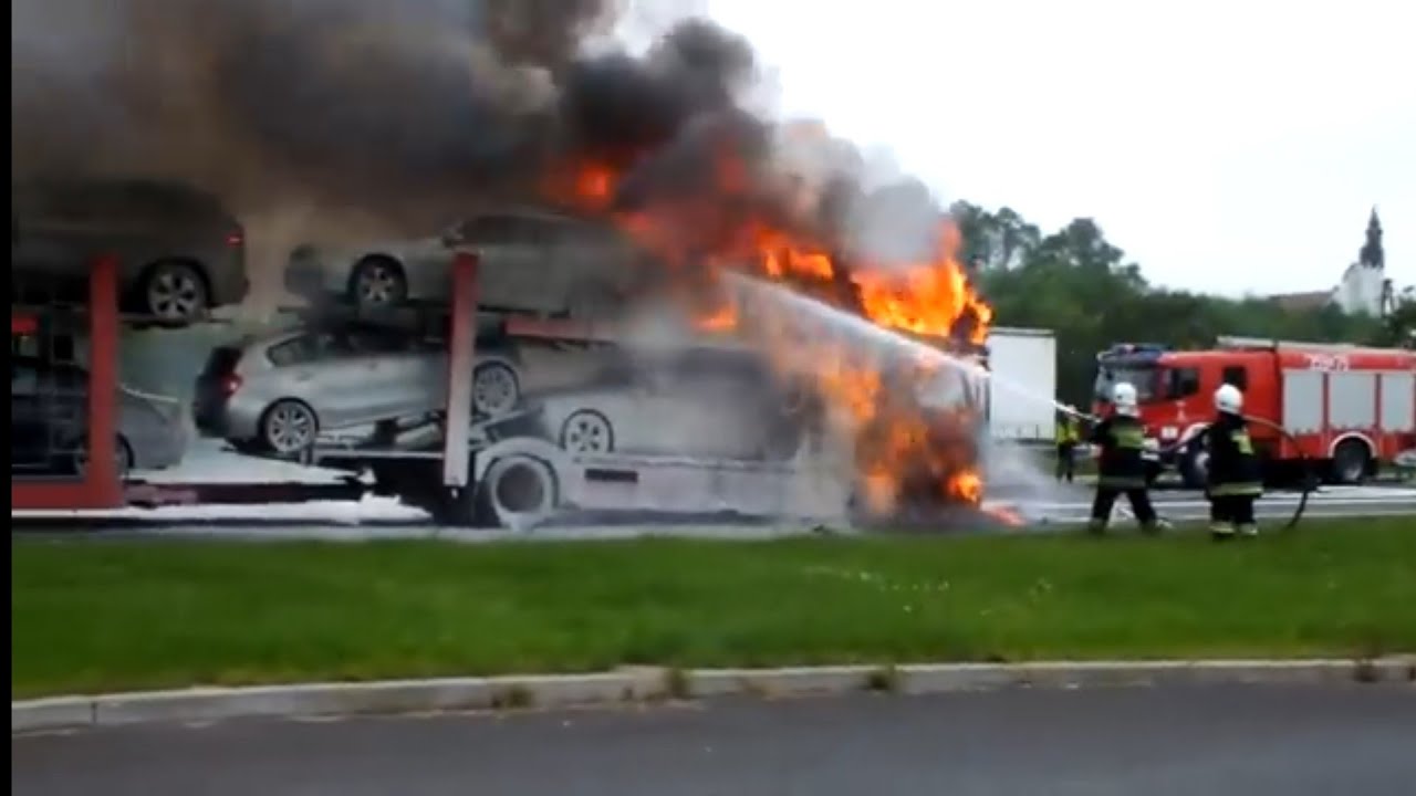 Pożar lawety z samochodami w Wanatach