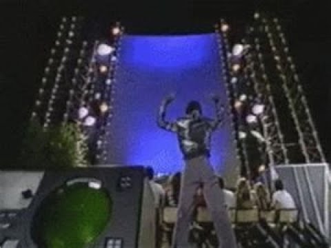 Дэвид копперфильд 1983. Фокус копперфильда с исчезновением статуи свободы. Фокусы дэвида копперфильда. Дэвид копперфильд фокус со статуей свободы. Фокус с исчезновением статуи свободы дэвид копперфильд.