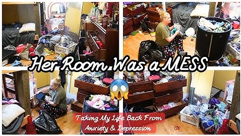 Cleaning My Daughter’s Messy Room 👱‍♀️ Real Life Mom Motivation | Anxiety & Depression