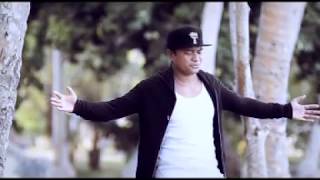 Roy Tuhumury  Nona Jang Mara   