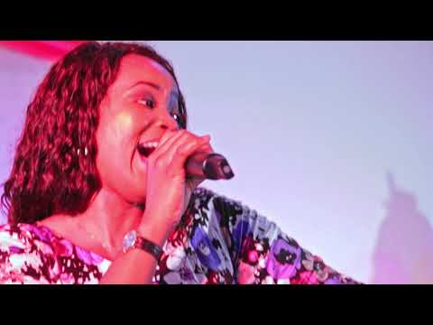 SANDRA MBUYI Kumisama Yahweh + Yaya YESU