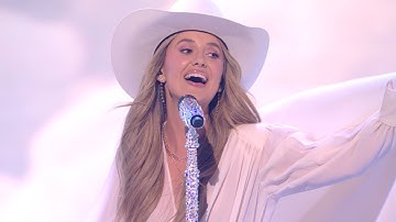 Lainey Wilson - Somewhere Over Laredo (Live from 2025 American Music Awards)