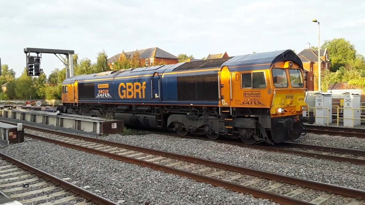 Rush Hour Trains at: Oxford, CVL, 04/10/24, Feat. Loads of freight