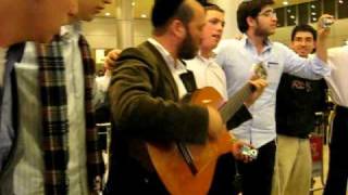 Shaalvim At Airport With Yonaton Razel