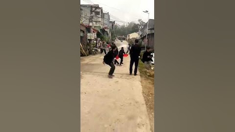 phong tục truyền thống văn hóa của người dân tộc nùng tạt nước chú rể #shorts