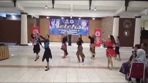 Traumatic Line Dance // choreo by Rini Hukom & Lucy Irawati