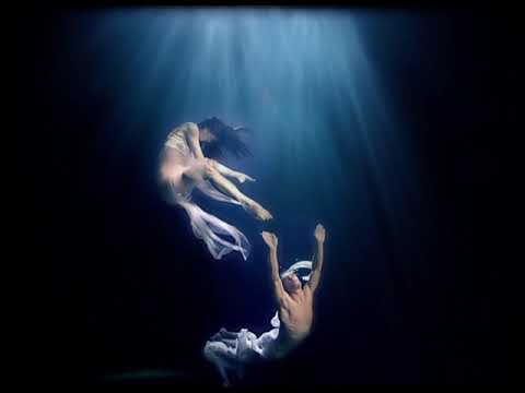 Avi Karpick - YouTube - Couple Under Water