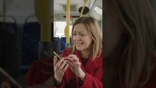 Mąż usłyszał te słowa i zamarł. Nagranie z autobusu, które podbija sieć! 🤯 #śmieszne #humor #zabawne