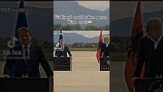 Türkleri̇ Aşşağilarken Geçen Türk Uçaği