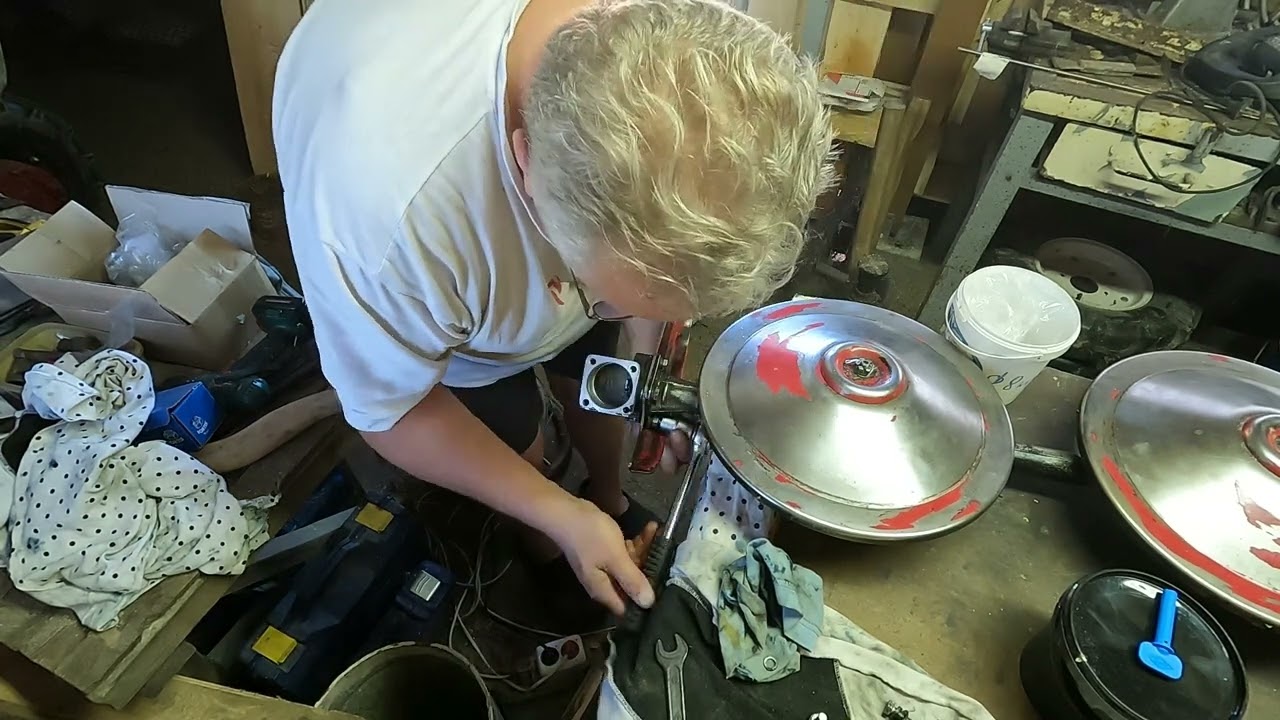 Клей для резьбы. Мелкий ремонт роторной косилки Заря. - YouTube