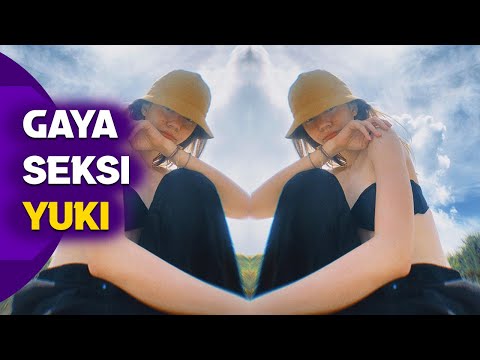 Yuki Kato Berjemur Dengan Gaya Seksi