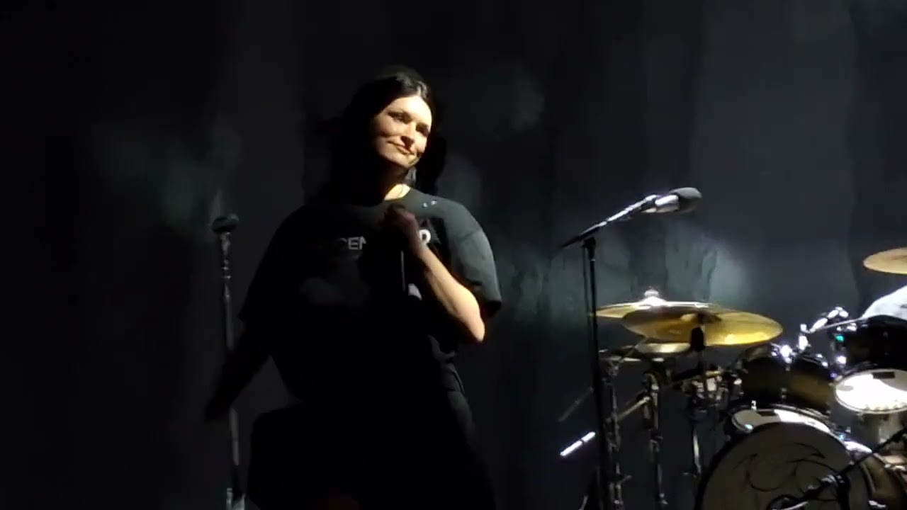 Courtney LaPlante kicks fan out of Spiritbox show for aggressive