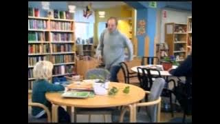 HJÄLP!! Örjan lax är på Biblioteket och blir lack på en snorunge