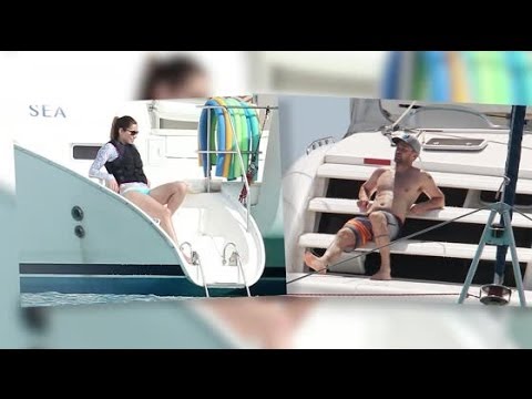 Justin Timberlake & Jessica Biel Show Off Beach Bodies In Barbados | Splash News TV | Splash News TV